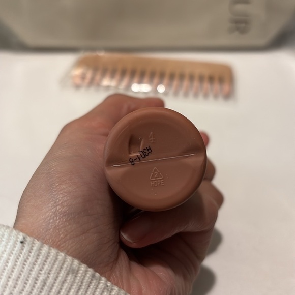 vegamour hydrate (Hydr-8)
Leave in Conditioner, comb, and Travel
Cosmetic Bag - Picture 9 of 11